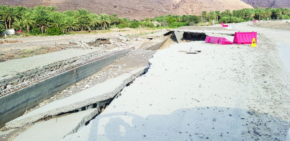 بدء إصلاح الطرق المتأثرة بجريان الأودية