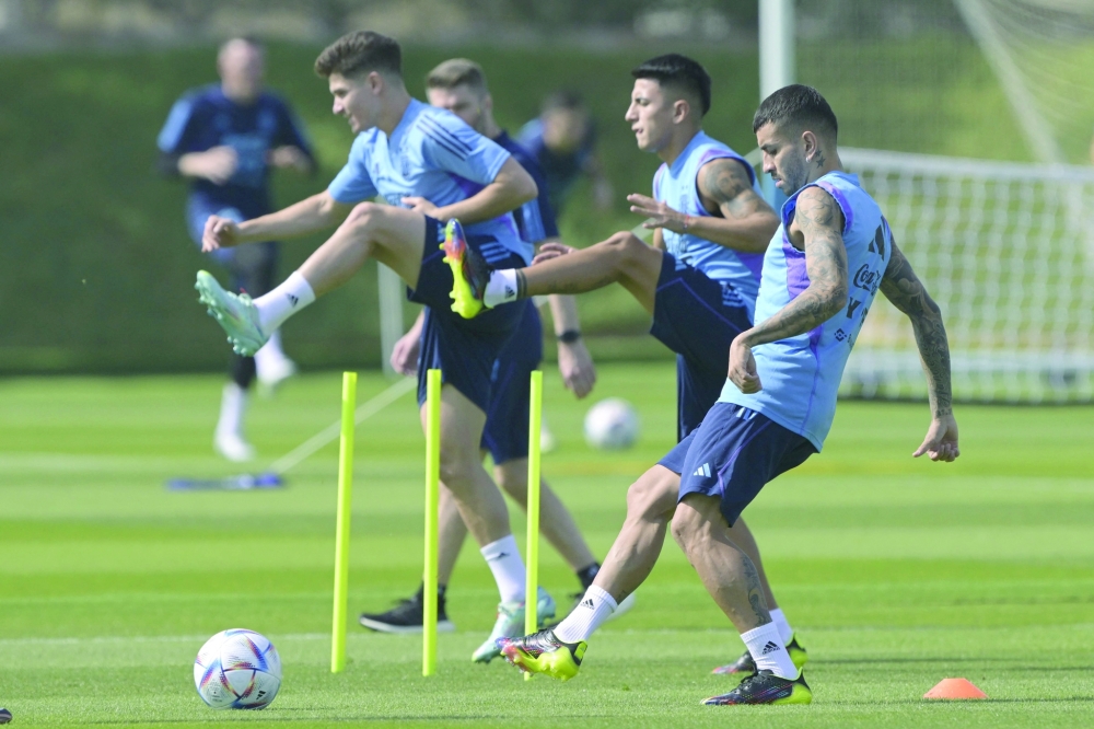 جانب من تدريبات المنتخب الأرجنتيني استعدادا للقاء كرواتيا 