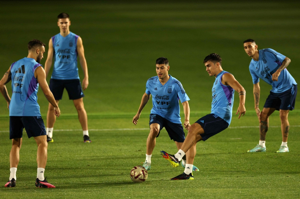 من الحصص التدريبية المسائية لمنتخب الارجنتين