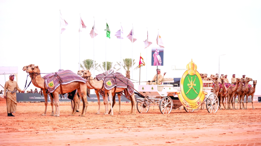 مشاركة الهجانة السلطانية في الاستعراضات بالسعودية