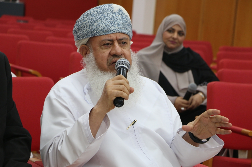 من مداخلات الحضور في الندوة 