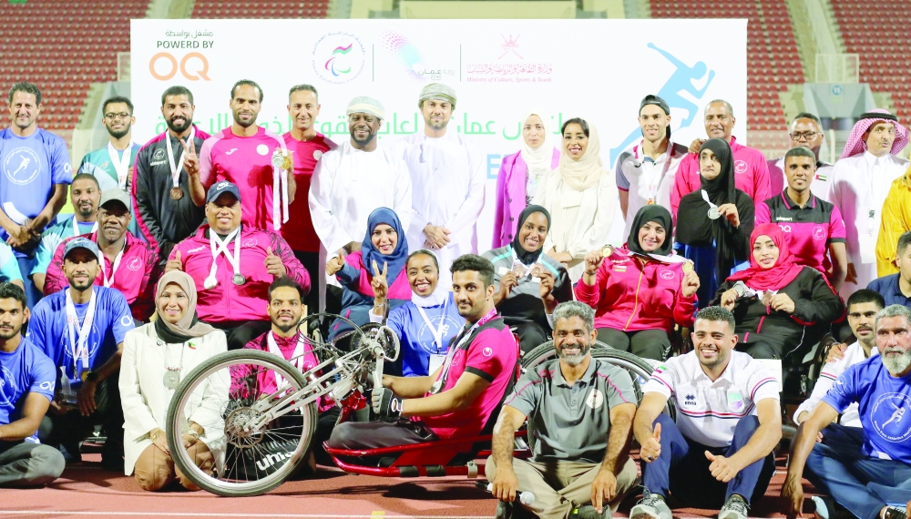 لقطة جماعية للفائزين بالمراكز الأولى