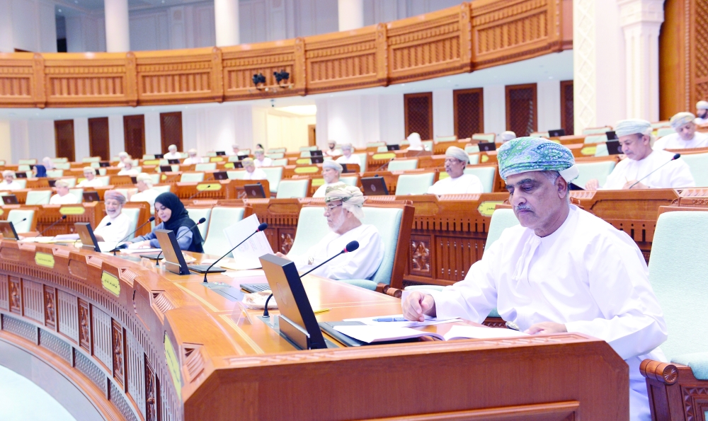 أعضاء مجلس الدولة خلال أعمال الجلسة الرابعة لدور الانعقاد الرابع من الفترة السابعة  