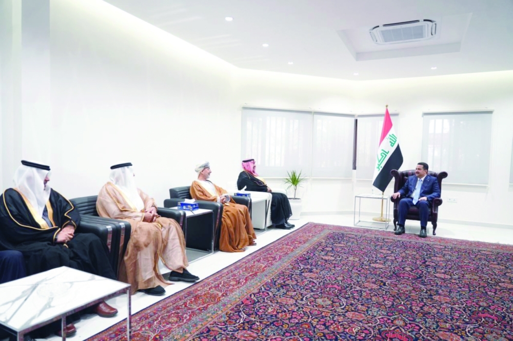حديث رئيس مجلس الوزراء العراقي مع عددا من سفراء دول الخليج في مدينة البصرة 