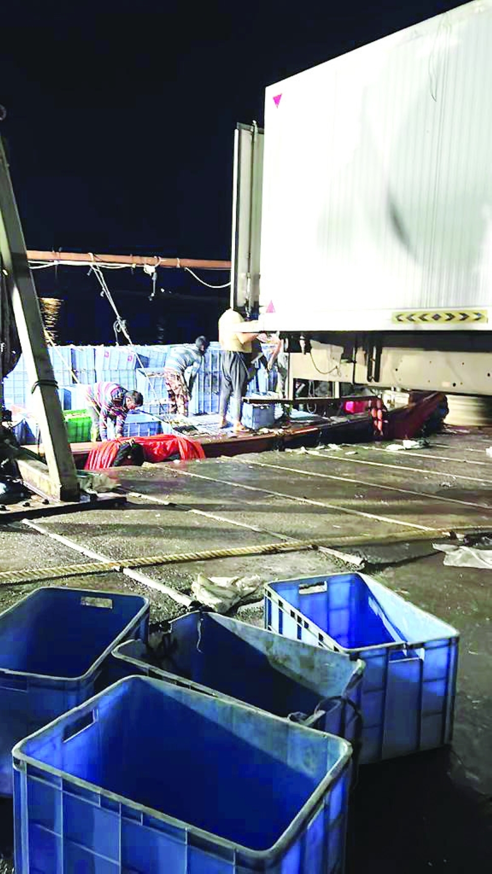 قوى عاملة وافدة تعمل في الأوقات غير المراقبة