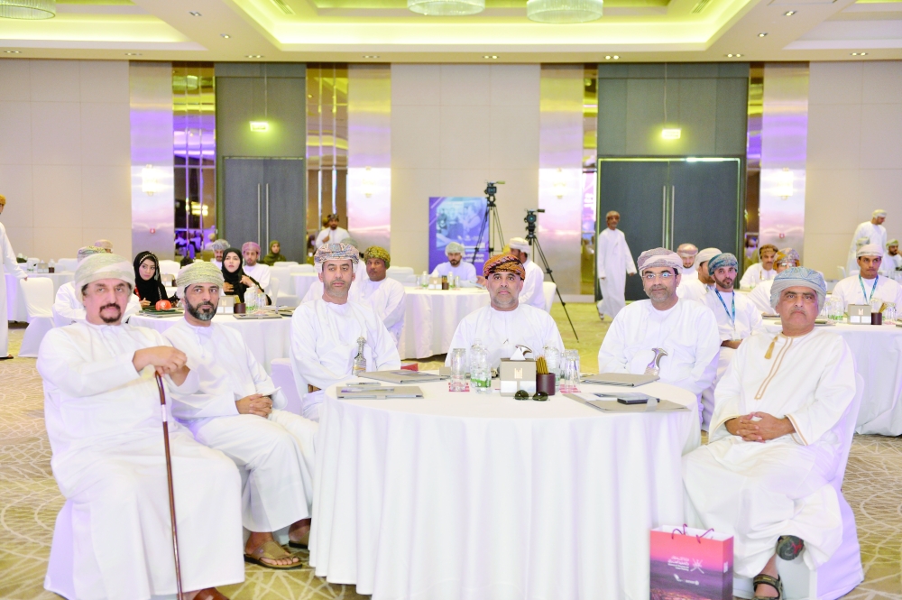 وزير الإسكان والتخطيط العمراني ووكيلا الوزارة والحضور في الحوار الإعلامي بنسخته الثالثة