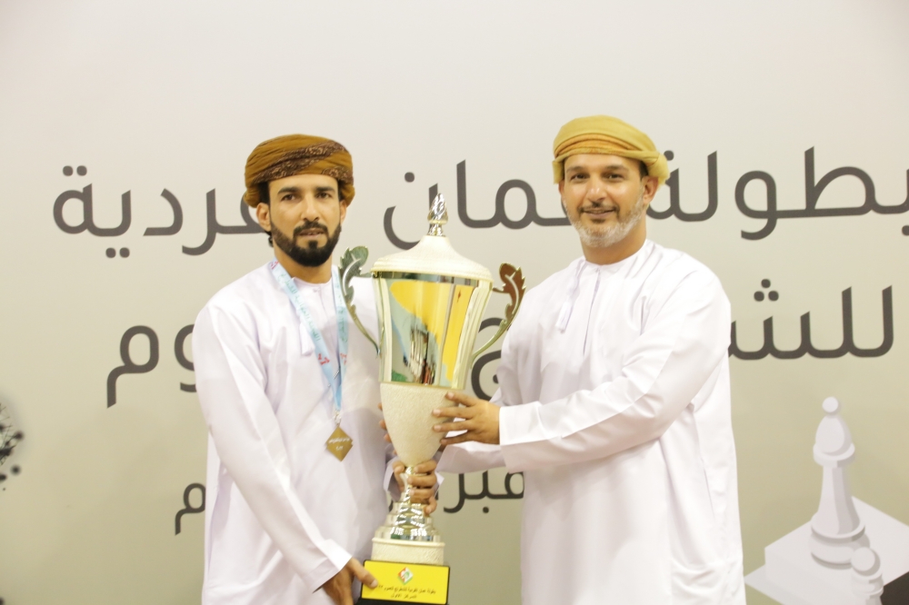 تتويج مسلم العمري بالمركز الأول                                         تصوير: مزدلفة الحسينية