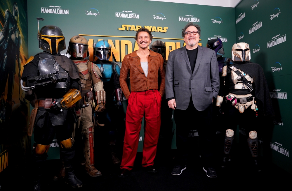 الممثل بيدرو باسكال والمخرج جون فافرو