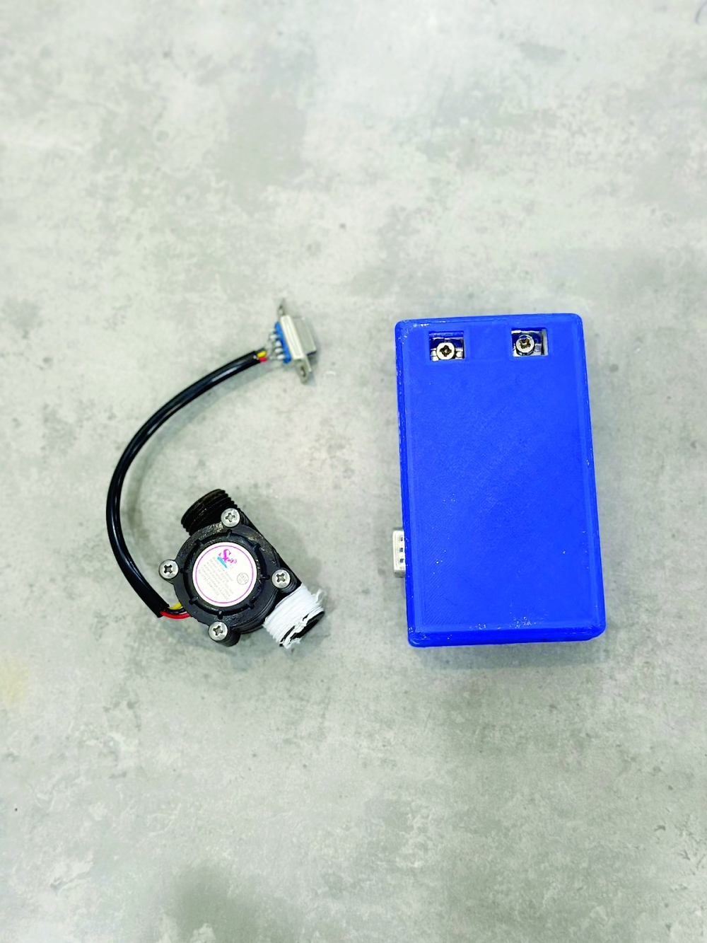 النموذج الأولى لجهاز يفصل الكهرباء عن سخانات المياه أثناء الاستخدام