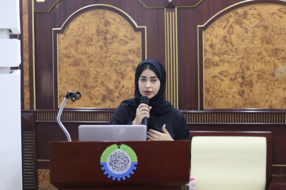 مناقشة تأهيل وتدريب صاحبات الأعمال