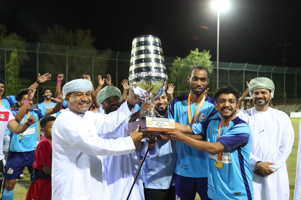 الفائز بلقب البطولة لكروية