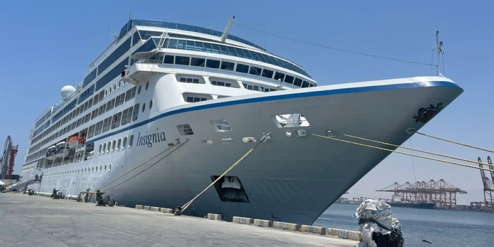 Image:ميناء صلالة يستقبل سفينة سياحية على متنها 609 سائحين