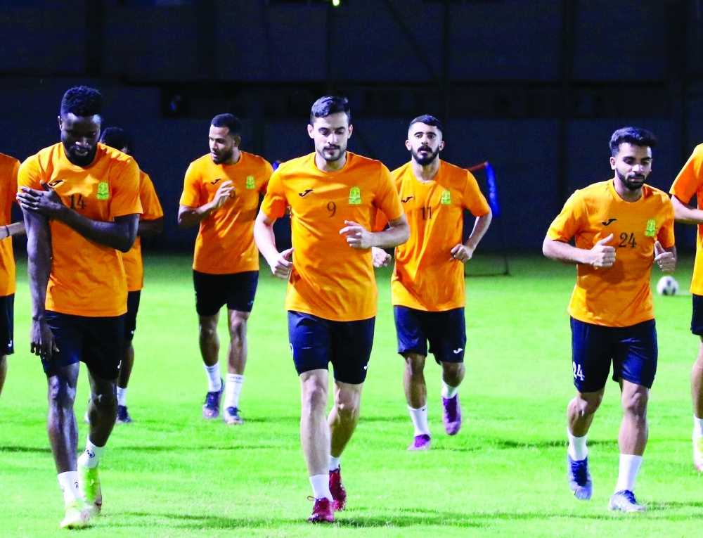 من الحصص التدريبية للفريق الكروي الأول بنادي السيب