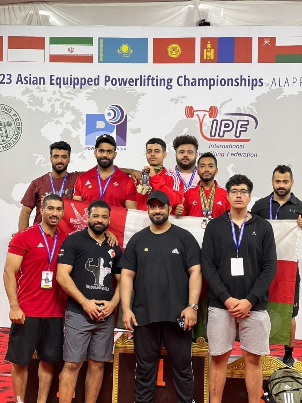 تتويج منتخب القوة البدنية بالميداليات في البطولة 
