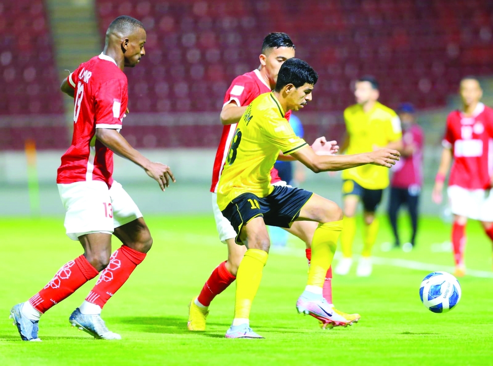 من لقاءات الجولة الماضية بدوري عمانتل