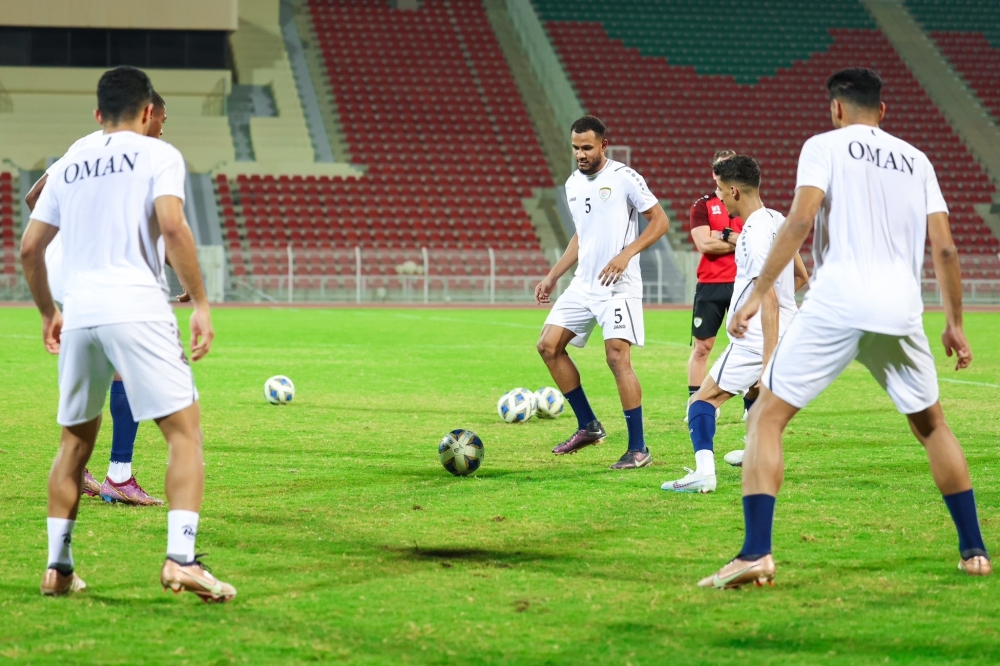 من الحصة الأخيرة للمنتخب الوطني الأول لكرة القدم قبل سفره إلى طشقند