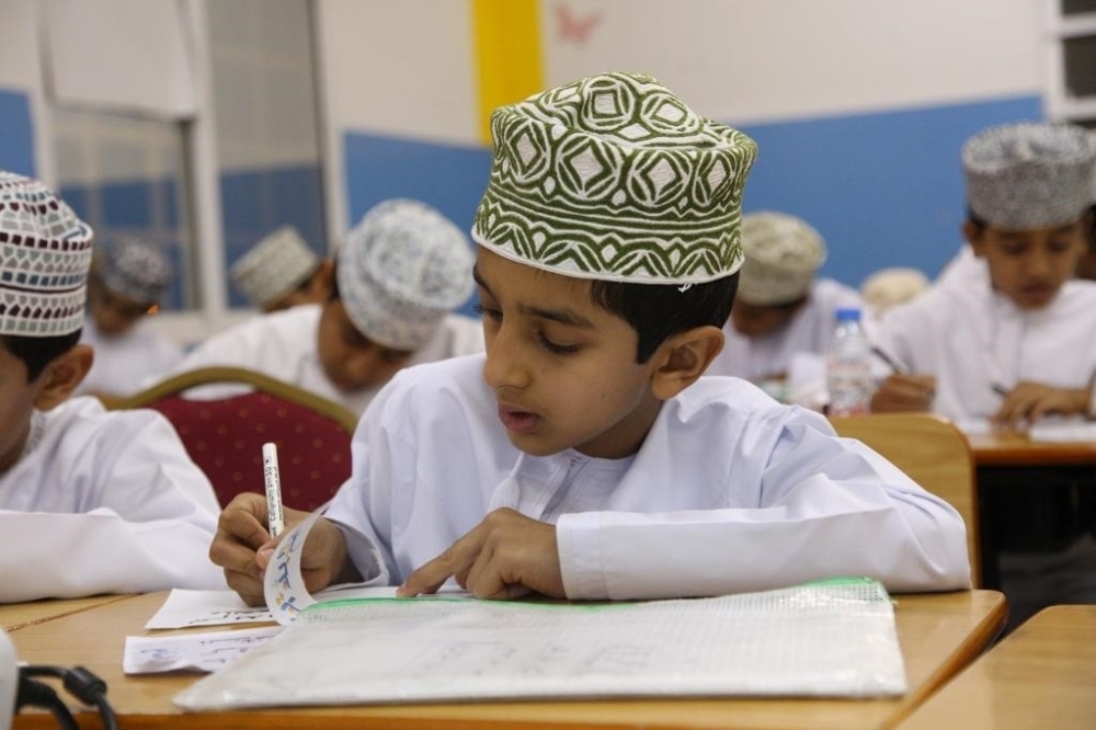 تدريب الطلبة على خط الرقعة الدارج والفني 