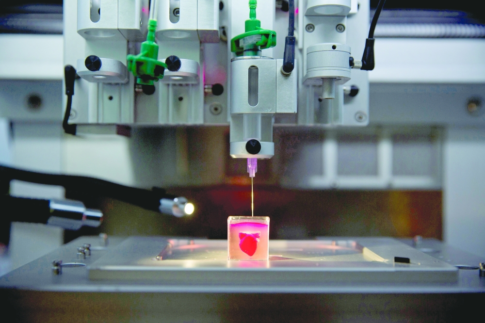 طابعة ثلاثية الأبعاد تصنع قلبًا بأنسجة بشرية