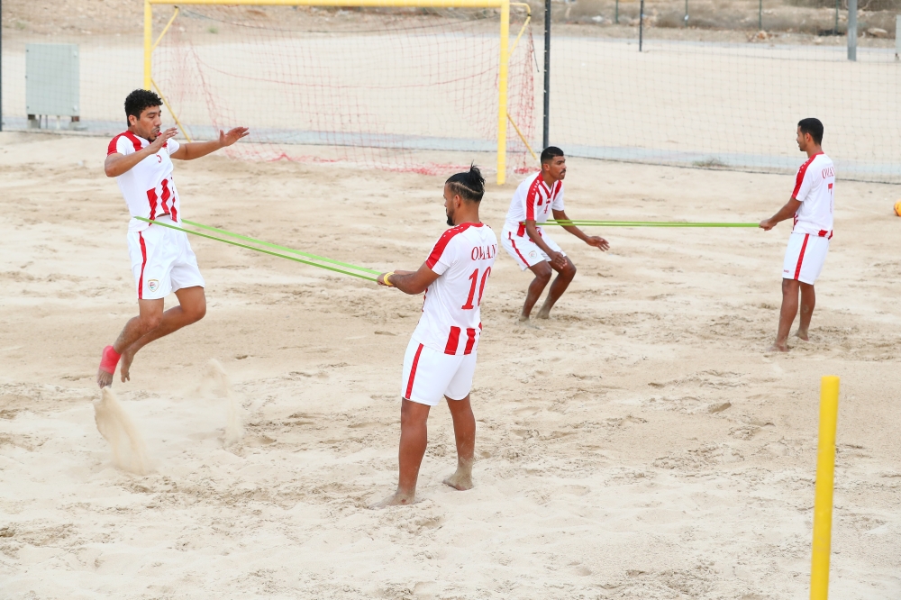 تدريبات بدنية للاعبي المنتخب