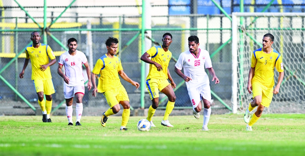 اللقاء الودي بين ناديي عمان وبهلا ضمن استعدادات الأندية لانطلاق الدوري   تصوير: عبدالواحد الحمداني