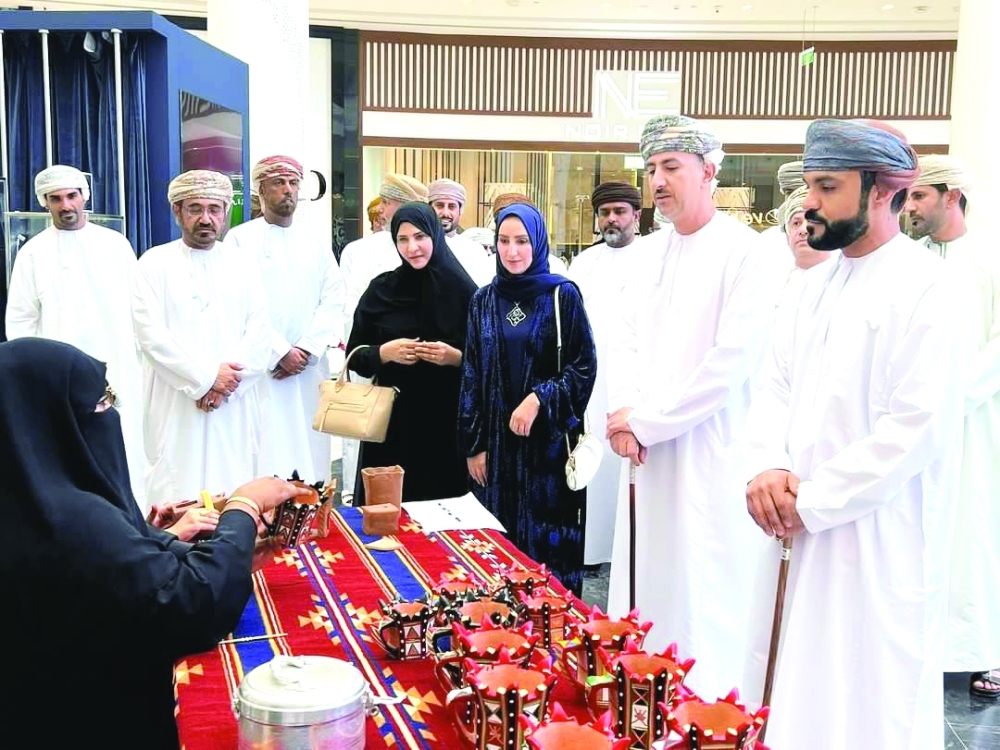 خلال التعرف على أركان المعرض 