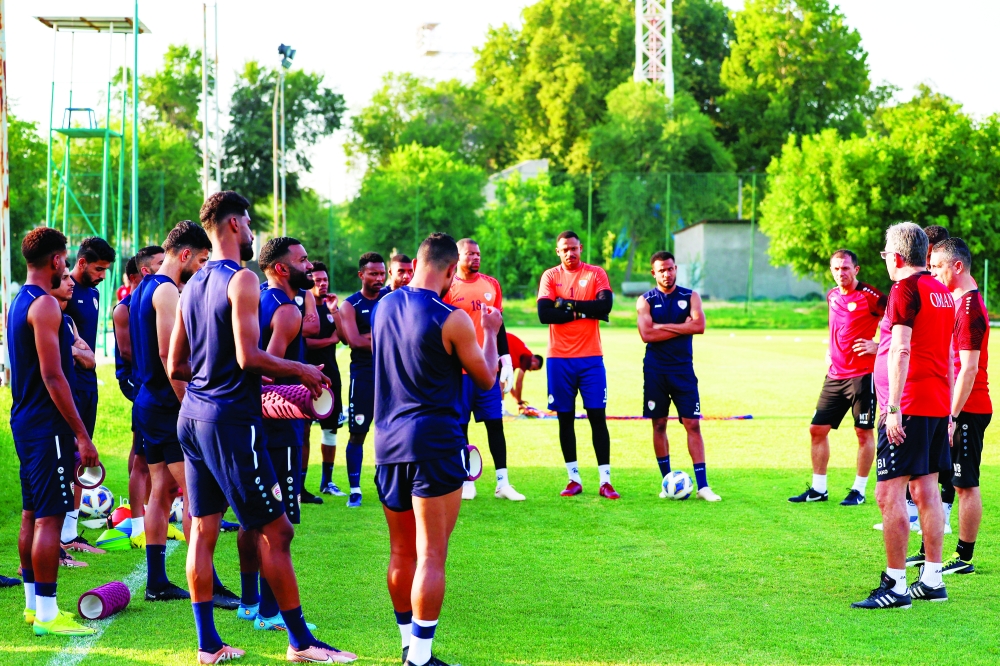 جانب من التدريبات السابقة لمنتخبنا الوطني الأول لكرة القدم