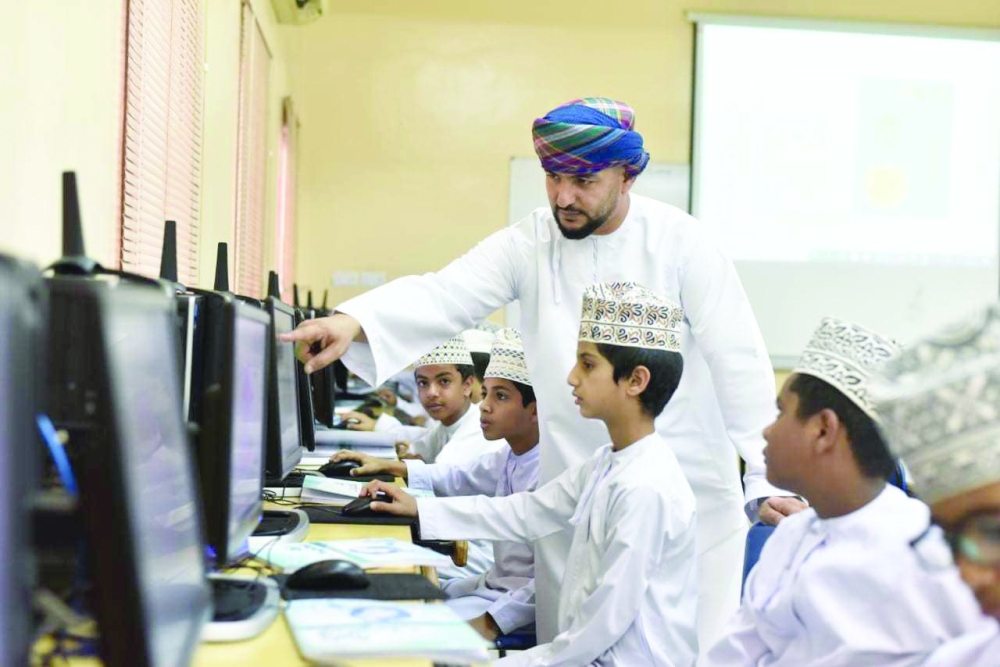 تطلعات وآمال تجاه المعلم والرسالة الإنسانية 