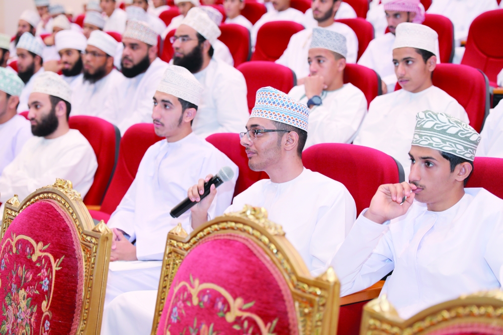 مداخلات الطلبة في اللقاء التعريفي 