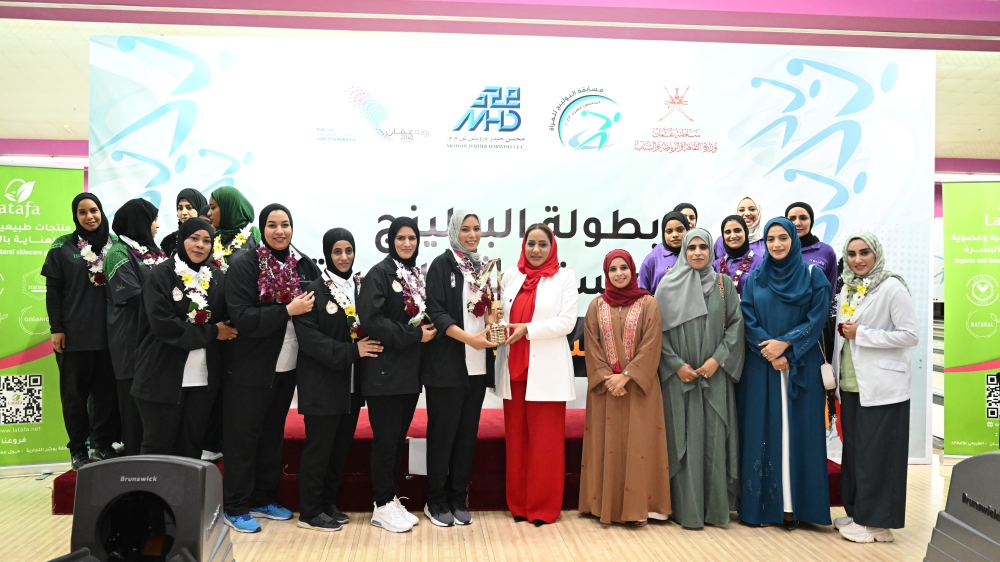 تتويج فريق سلاح الجو السلطاني بلقب البطولة                                تصوير: عبدالواحد الحمداني