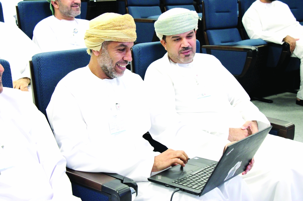 البرنامج يهدف إلى أتمتت المعاملات الإدارية والمالية، وسهولة عملية متابعتها