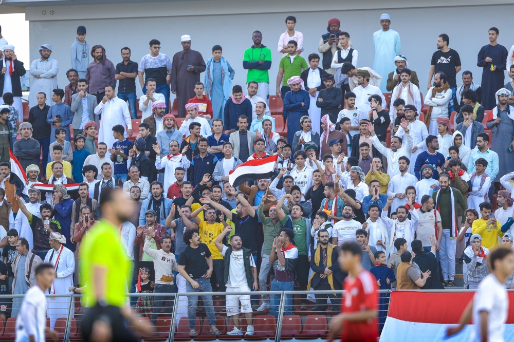 الجماهير اليمنية تآزر منتخبها