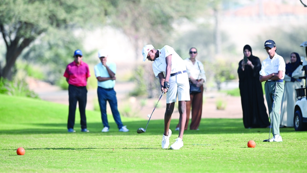 لاعب منتخبنا الوطني في منافسات اليوم الأول للبطولة