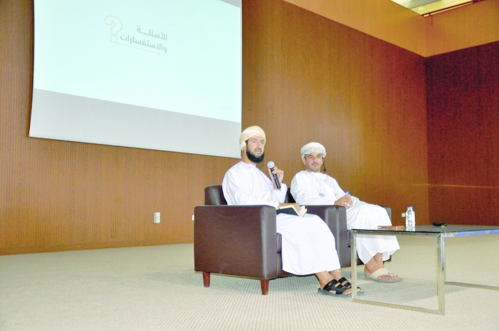 الرد على تساؤلات الحضور