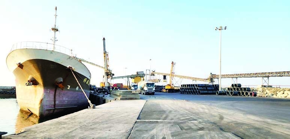 اكتسب الميناء أهمية تجارية مضاعفة؛ بسبب موقعه الاستراتيجي.