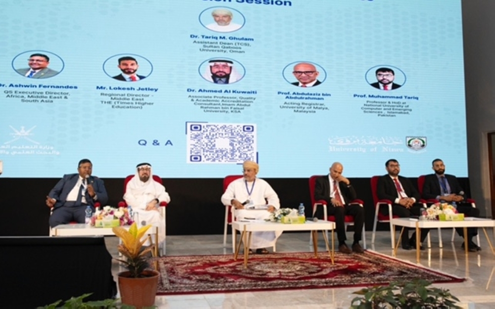 خلال الجلسة الحوارية