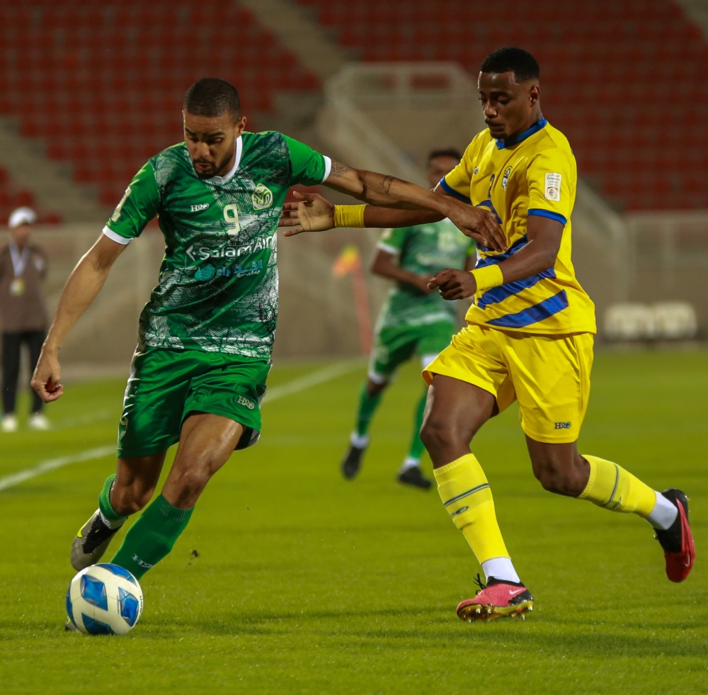 جانب من مباراة عبري وصحار «تصوير: قاسم العجمي»