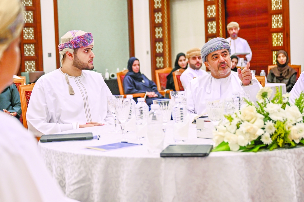 السيد بلعرب اثناء متابعة اعمال الحلقة