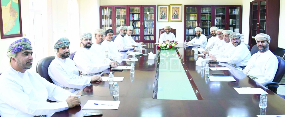 متابعة سير العمل القضائي بمحاكم ظفار