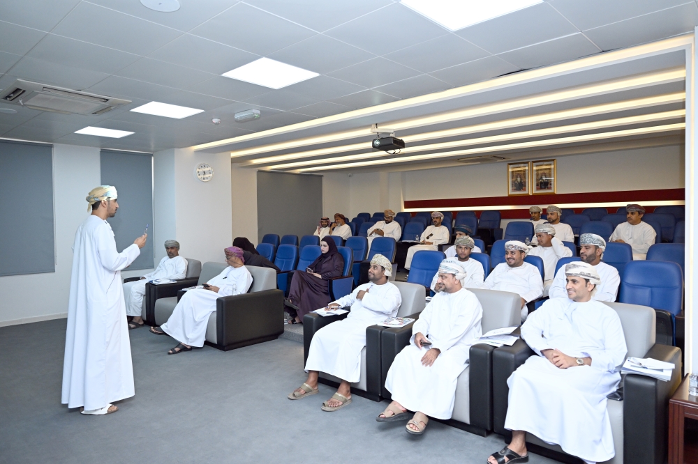 جابر الشبيبي يتحدث حول التاريخ الأولمبي وفهم القيم والقضايا الأولمبية       ..               تصوير: صالح الشرجي