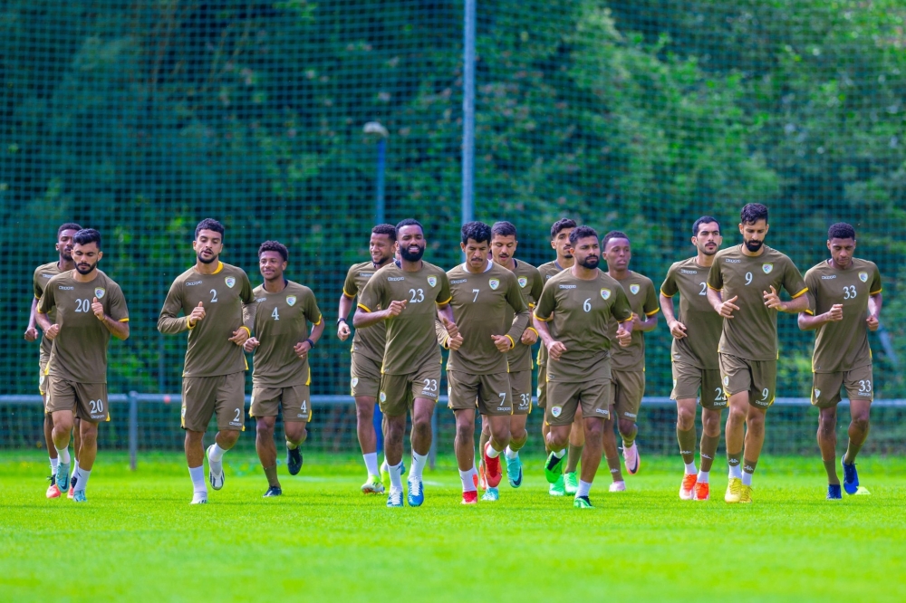 لاعبو المنتخب الوطني في الحصة التدريبية