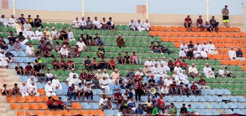 تفاوت الحضور الجماهيري في المسابقات الكروية