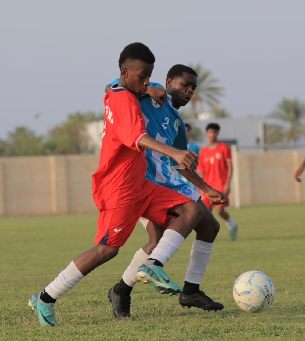 جانب من لقاءات دوري الناشئين بنادي السويق