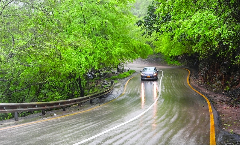 الطريق يربط ولاية صلالة بالمناطق الجبلية
