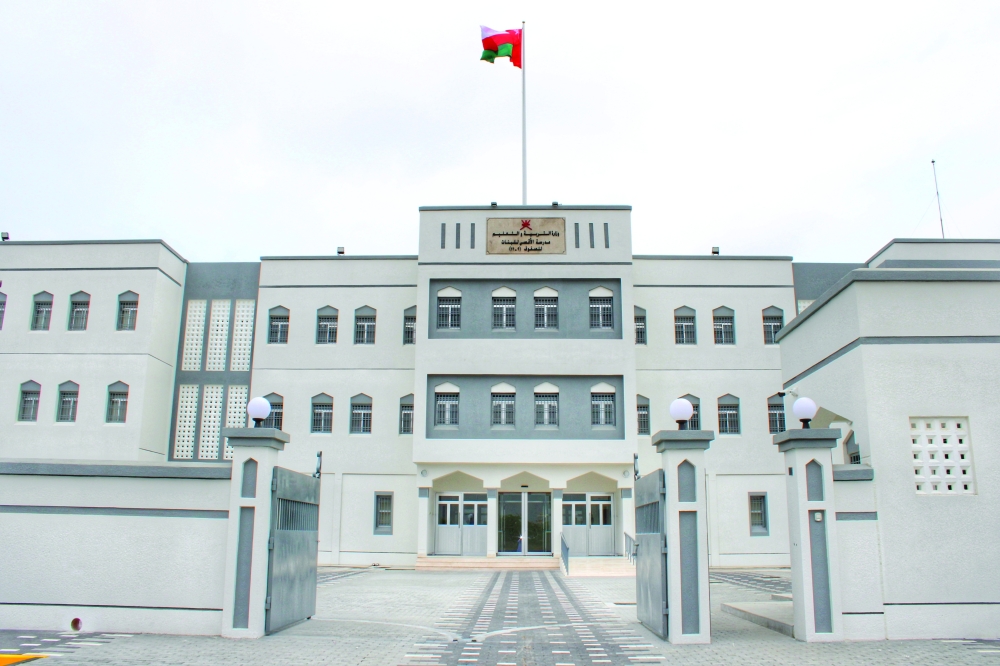  المبنى الجديد لمدرسة الأقصى للتعليم الأساسي (9-12) 