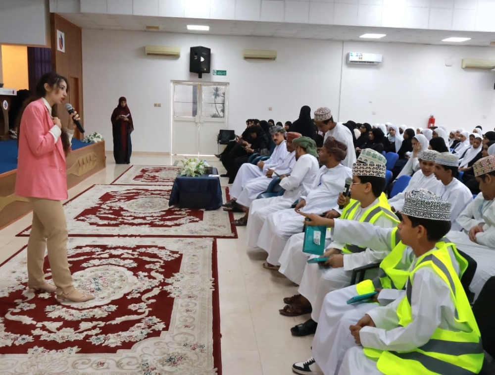 جانب من فعاليات القافلة التوعوية بالصحة النفسية في صلالة
