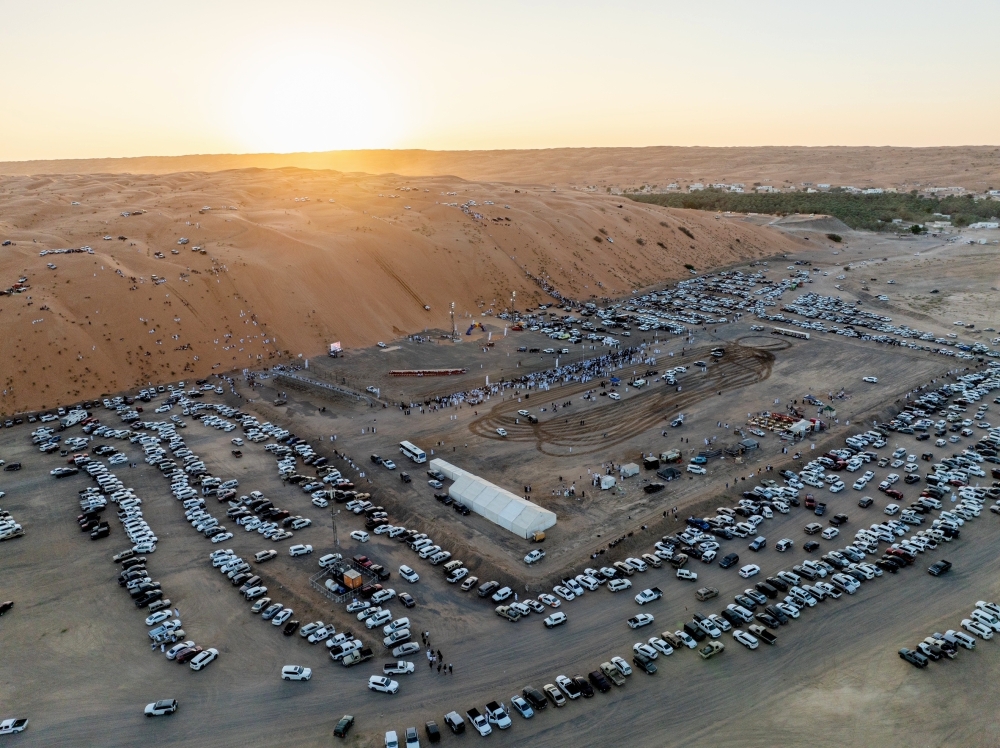 المنافسة الماضية في كرنفال بدية لتحدي السيارات