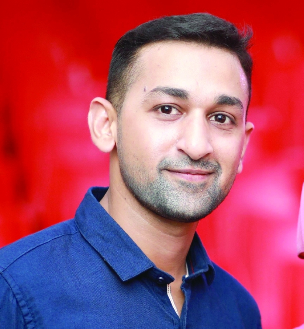 د. نعيم ثرايل: المجتمع العماني يتميز بأخلاقه العالية وود أفراده ومستوى المعيشة فيه يتفوق عن الدول المتقدمة

