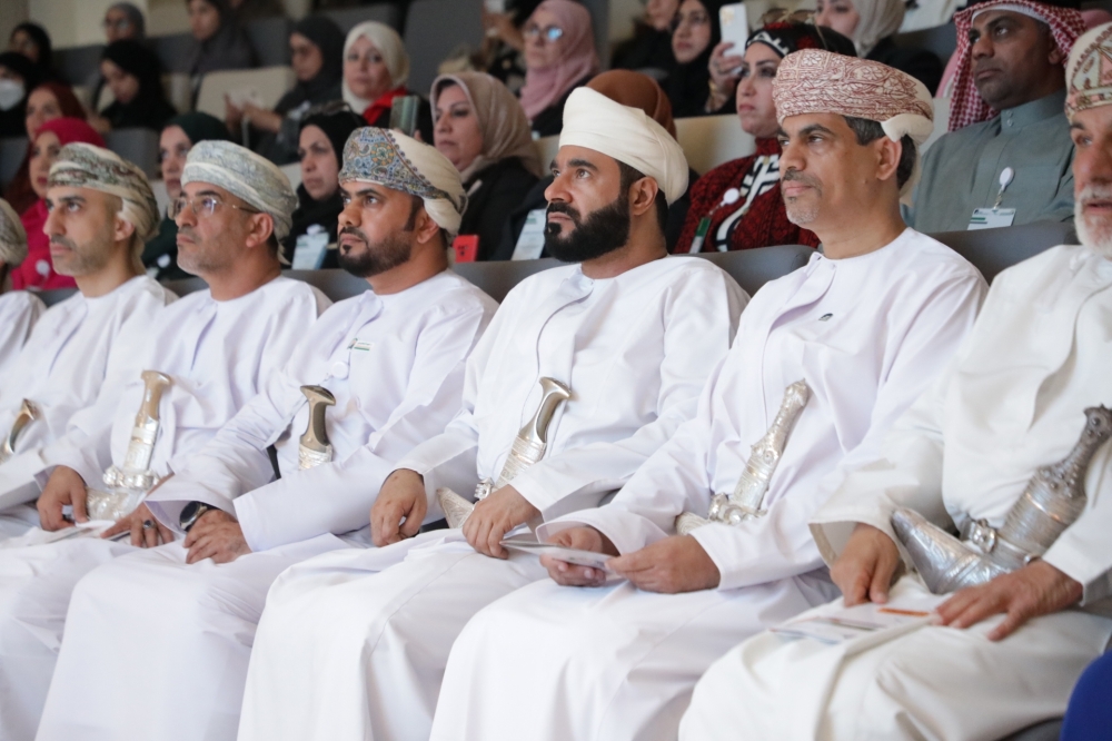 المعمري خلال رعايته افتتاح فعاليات المؤتمر الثاني بالجامعة العربية المفتوحة بمسقط