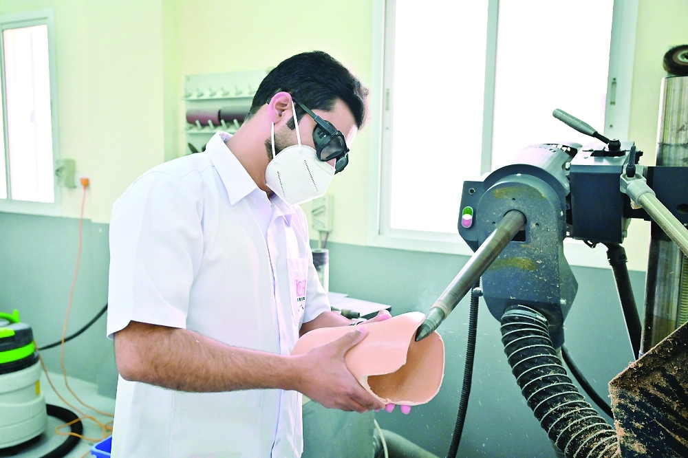 اثناء تصنيع الاطراف الصناعية