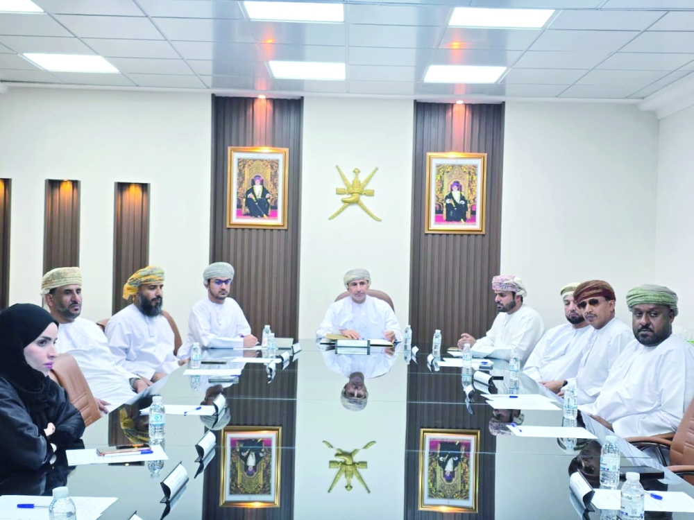 اجتماع لجنة حماية الطفل بمحافظة ظفار